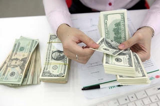 Đồng USD tăng vọt - Giá vàng giao dịch ổn định