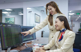 Tăng rực rỡ, VN-Index vọt lên mốc 1.185 điểm