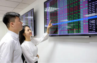 Hàng loạt cổ phiếu tăng trên 10% trong tuần biến động mạnh