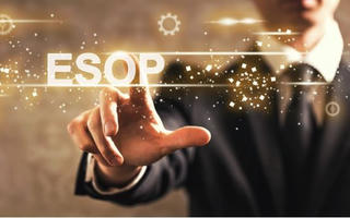 Lãnh đạo ngân hàng mua hàng trăm nghìn cổ phiếu thưởng ESOP