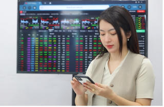 VN-Index hồi phục 7 điểm, cổ phiếu tăng mạnh xen kẽ cổ phiếu giảm sàn