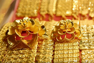 Giá vàng đắt nhất lịch sử, có nên nhảy vào 'đu đỉnh' kiếm lời?