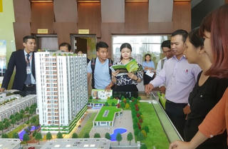 Người mua nhà chờ lãi vay giảm thêm