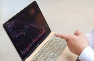 Thị trường 'rực lửa', hàng loạt công ty chứng khoán lỗi kết nối với sàn HoSE