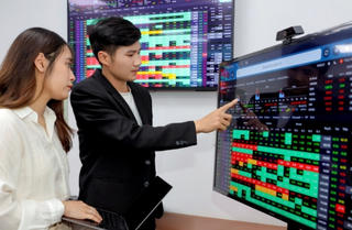 VN-Index tăng gần 12 điểm nhờ nhóm VN30, cổ phiếu BĐS chưa thoát thảm cảnh