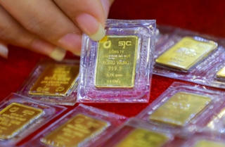 Giá vàng hôm nay 20/12: Tăng vọt, áp sát mốc 75 triệu/lượng