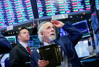 Phố Wall phục hồi mạnh mẽ, Dow Jones tăng hơn 300 điểm