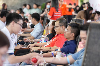 Giọt thương 2025: CBNV ROX Group chung tay hiến máu, lan tỏa giá trị sống đẹp