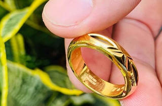 Vàng nhẫn tăng giá cao bất thường: Có hiện tượng nhà vàng 'bắt tay làm giá'?