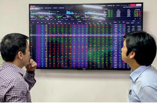 Dòng tiền suy yếu, VN-Index dễ thủng mốc 1.000 điểm