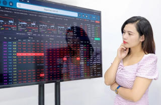 Số mã giảm gấp đôi số mã tăng, VN-Index chỉ giảm nhẹ nhờ cổ phiếu ngân hàng