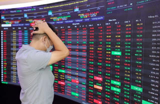 VN-Index 'bốc hơi' 28 điểm, nhà đầu tư 'vỡ mộng'