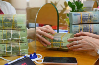 Dòng tiền đổ về cao nhất lịch sử: Quá dư thừa khiến ngân hàng lo 'thất nghiệp'