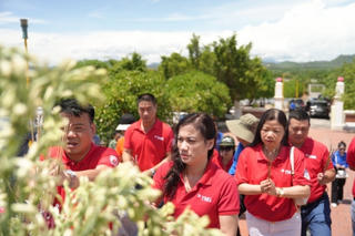 Bồi đắp truyền thống cho người lao động qua hành trình về nguồn
