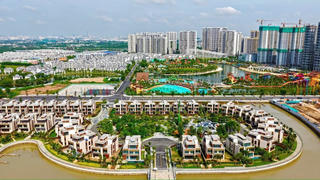 Dòng tiền trở xấu, nợ vay của loạt DN bất động sản tăng mạnh