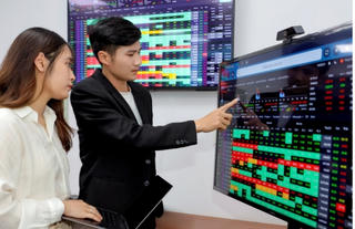 Nhóm VN30 suy yếu, VN-Index mất gần 5 điểm