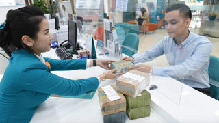 Không thể tiếp tục đứng im, lãi suất cho vay sẽ tăng đến đâu?