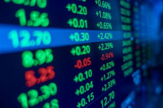 VN-Index tăng gần 12 điểm ở phiên 11/3, sắc xanh chiếm ưu thế trong nhóm BĐS