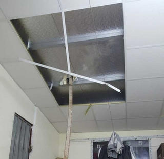 Thanh sắt từ dự án 93 Láng Hạ của Vinaconex rơi trúng nhà dân: Sống trong bất an