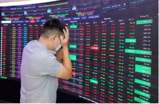 'Tin ra là bán', VN-Index quay đầu giảm gần 45 điểm kèm thanh khoản 'khủng'