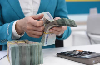 Sáng nay, Thủ tướng cùng Thống đốc và các bộ trưởng họp với loạt 'ông lớn' bàn cách gỡ khó