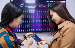 Sắc đỏ ngập tràn, VN-Index chỉ mất 4 điểm nhờ lực đỡ từ nhóm ngân hàng