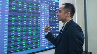 Cổ phiếu tăng mạnh nhất tháng 8: Cổ phiếu tài chính cất cao khúc 'khải hoàn'