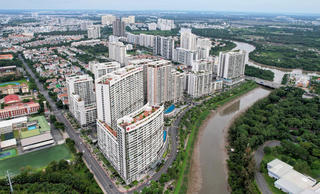 Giá nhà quá cao: Người mua chờ đợi, giao dịch giảm mạnh