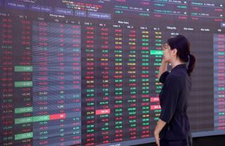 VN-Index điều chỉnh sau 3 phiên tăng liên tiếp, MWG ngược dòng ấn tượng