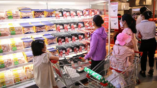 Nỗi lo bong bóng tài sản: Điểm năm lạm phát tăng mạnh, kỷ lục 774,7%