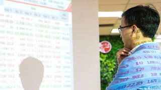 Vỡ mộng giàu nhanh, nhà đầu tư cá nhân tìm lối đi mới