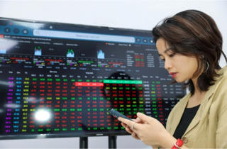 VN-Index tăng tiếp 11 điểm với lực kéo từ cổ phiếu ngân hàng quốc doanh