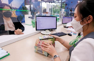 Ngân hàng trước cú sốc lãi suất: Gác niềm vui lợi nhuận, chú tâm chất lượng tài sản