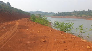 Mở đường trái phép trên đất rừng hồ thủy điện: Giải thích