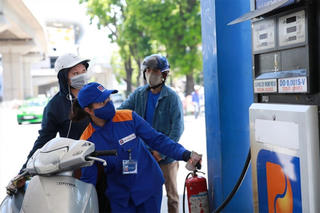 Giá xăng sắp tăng lần thứ 3 liên tiếp?