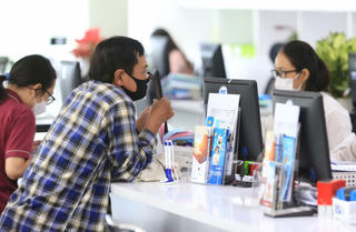 Doanh nghiệp mòn mỏi chờ 'room' tín dụng: Nợ xấu tăng dây chuyền?