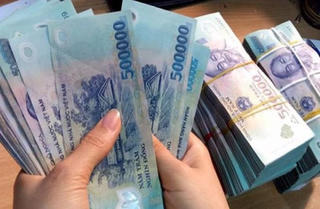 Tín dụng đen online lãi suất cắt cổ: Cho vay 6.000 tỷ, thu lợi 4.100 tỷ