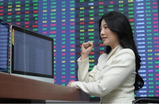 Cổ phiếu chứng khoán 'lên đồng' sau tin vận hành KRX, VN-Index hồi phục 15 điểm