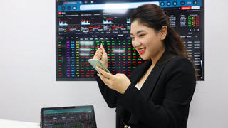 Giá một cổ phiếu ngân hàng vượt đỉnh 2 năm, tăng 80% trong hơn 1 tháng