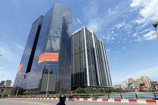 Thị trường văn phòng và bán lẻ Hà Nội “khốn đốn” vì Covid-19