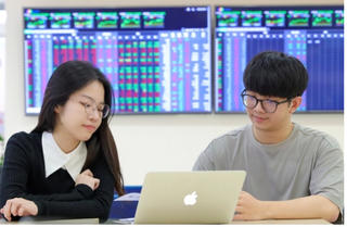 VN-Index mất hơn 3 điểm kèm thanh khoản thấp, NVL giảm kịch sàn