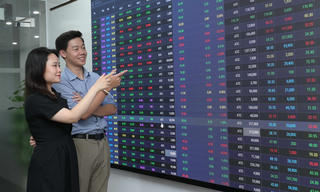 Sau ‘sóng’ chứng khoán, BĐS, đến lượt cổ phiếu ngân hàng, thủy sản?