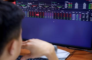 Nhóm VN30 khiến VN-Index mất chuỗi tăng, cổ phiếu vừa và nhỏ vẫn leo dốc