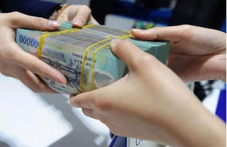 Lãi suất tăng cao, ồ ạt gửi trăm ngàn tỷ vào ngân hàng