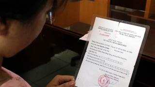 Phút nhân viên ngân hàng phát hiện tên lừa đảo