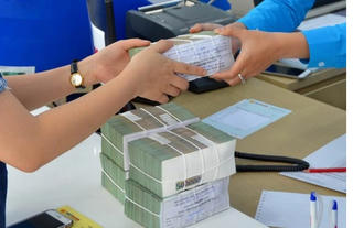 Ngân hàng đau đầu: Tiền ế trong kho, thiệt hại lớn lên mỗi ngày