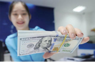 Buôn USD lãi đậm, ngân hàng thu khoản lợi nghìn tỷ