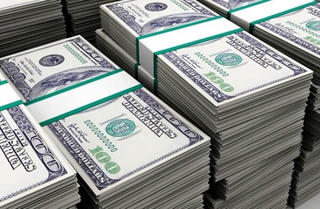 Giá USD 'chợ đen' tăng mạnh, lập đỉnh mới 25.700 đồng