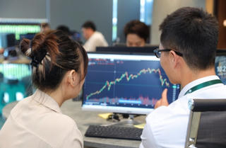 Lãi suất và giá cổ phiếu: Cặp đôi hoàn cảnh?