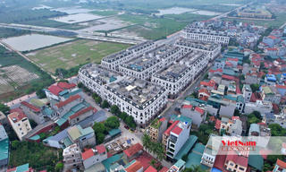 Shophouse giá 200 triệu/m2: Nhà giàu mua hàng trăm căn rồi bỏ không